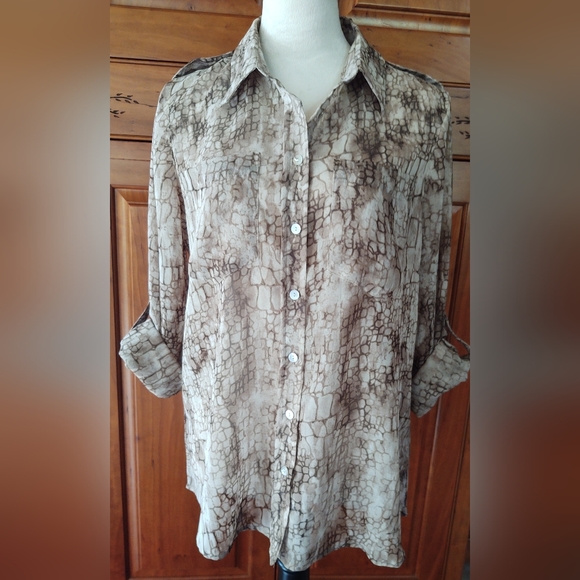 Chico's sheer size 1 women's print shirt - Picture 3 of 6